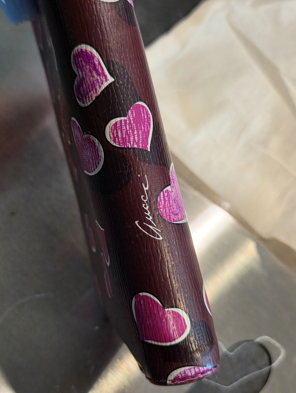 Gucci Zip-Around Wallet in Burgundy with Pink Heart Motif - Picture 14 of 16